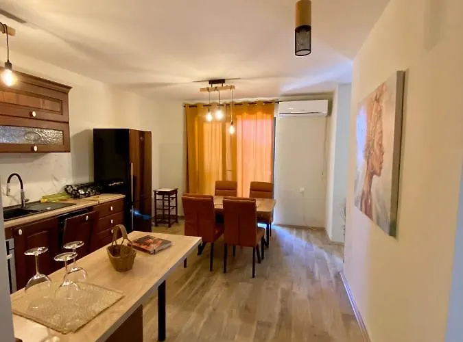 With Balcony And Free Parking Apartmán