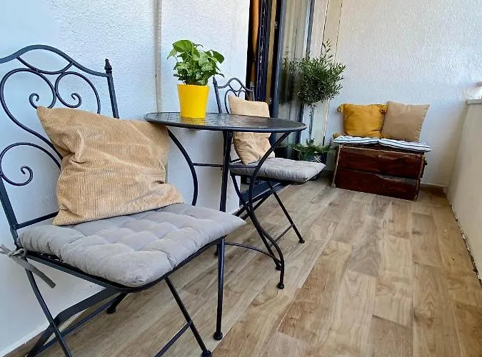 דירה With Balcony And Free Parking