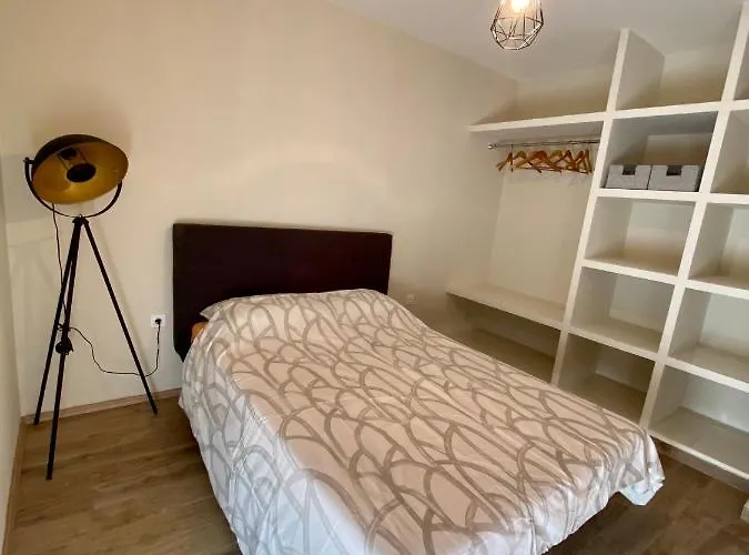 דירה With Balcony And Free Parking *