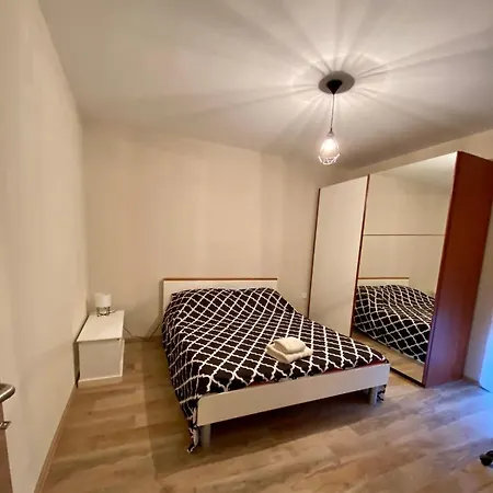 Apartment With Balcony And Free Parking