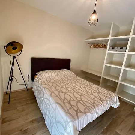 Apartment With Balcony And Free Parking *