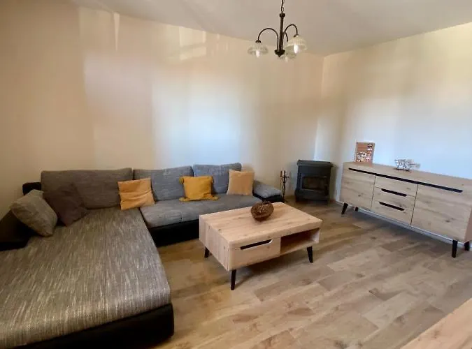 With Balcony And Free Parking アパート *