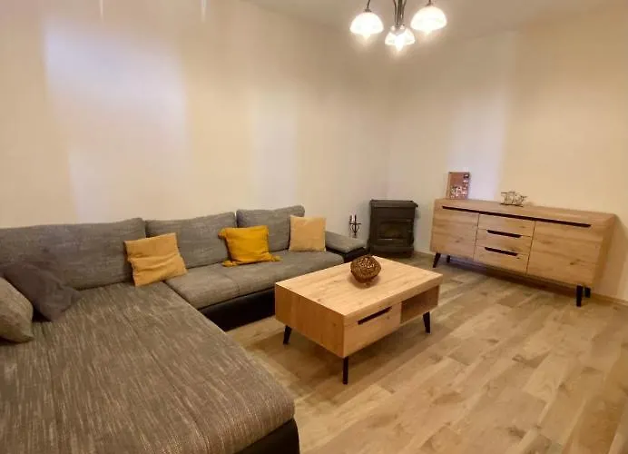 With Balcony And Free Parking アパート *