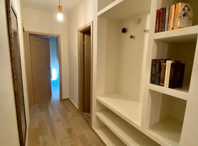 With Balcony And Free Parking * ザダル