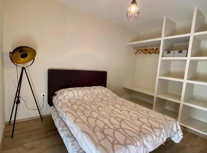 With Balcony And Free Parking Apartman